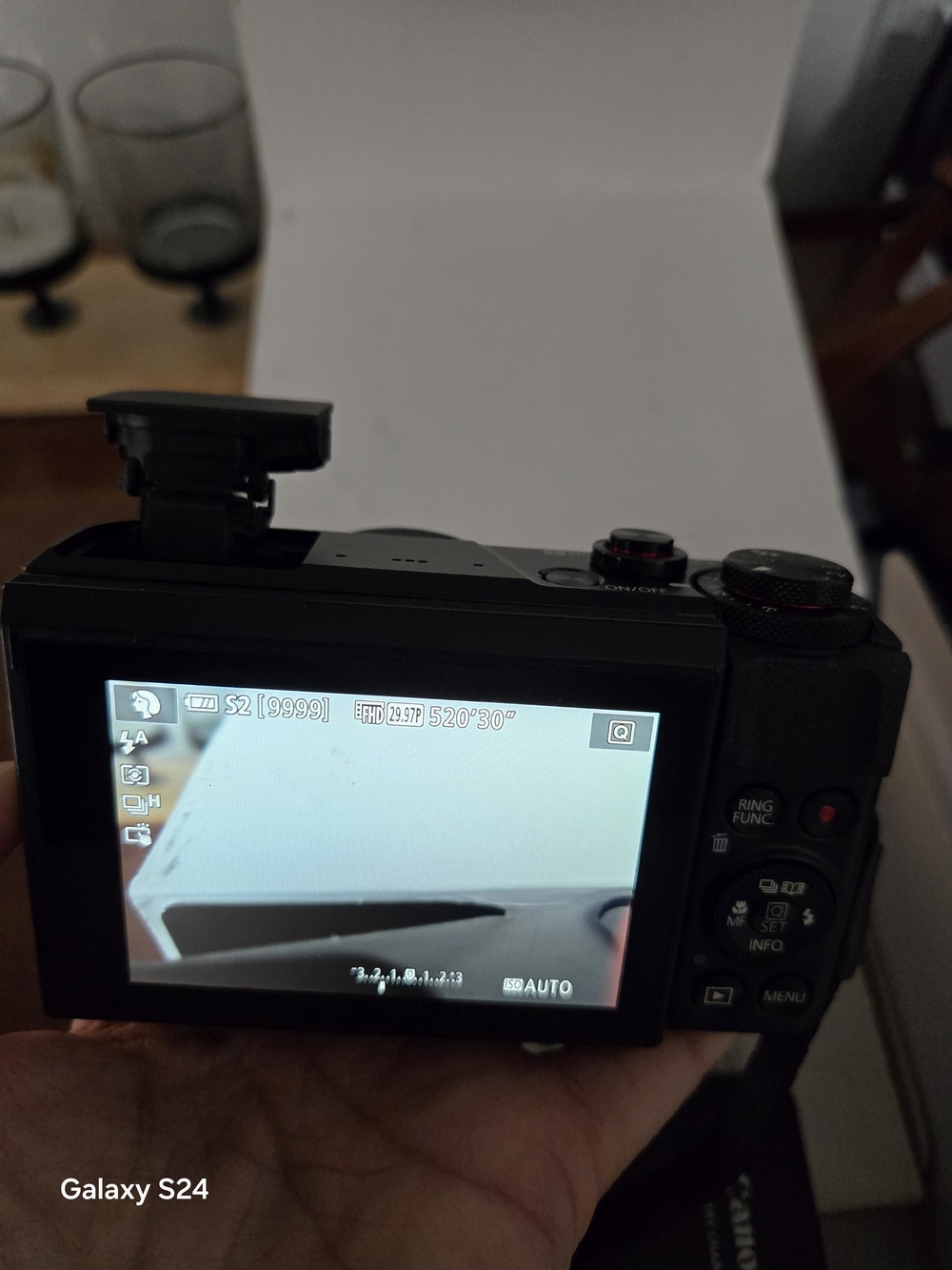 Canon PowerShot Compact Digital Camera in Black - Picture 6 of 10